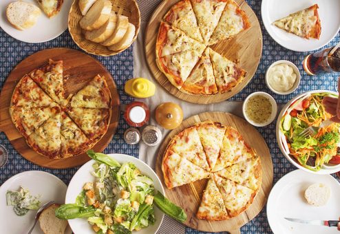 6 Tips to Throw a Wicked Pizza Party